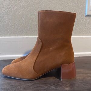 Elegant Tan Ankle Boots